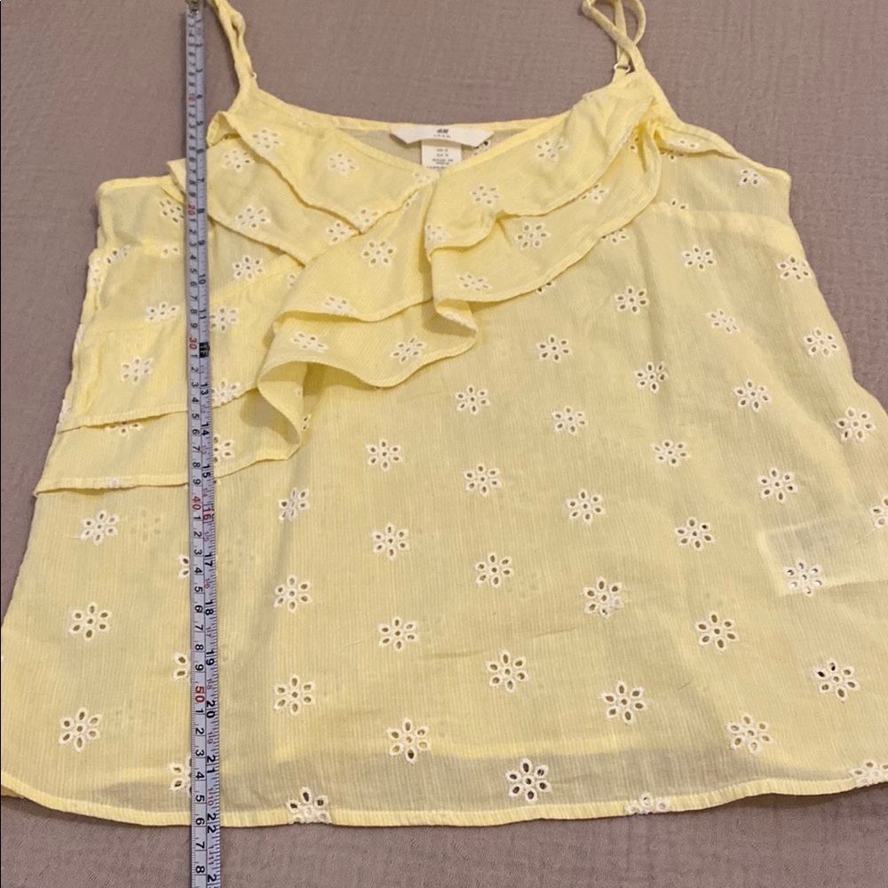 H&M Yellow Ruffled Sleeveless Top. Size 0 - Picture 3 of 6